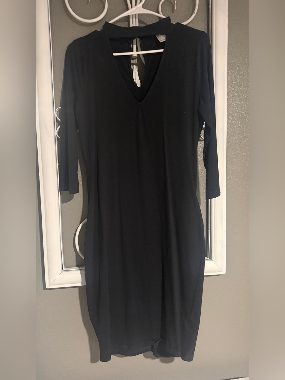VENUS Black V-Neck Long Sleeve Midi Dress
